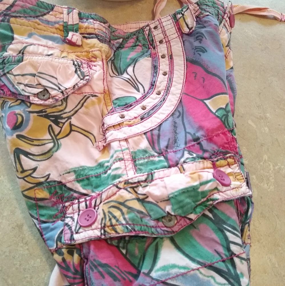 Jetlag pink tropical floral bermuda cargo shorts - Picture 9 of 10